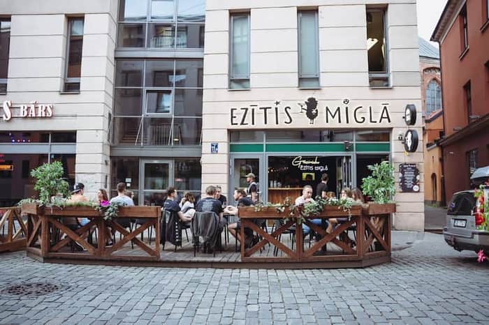 Ezītis miglā