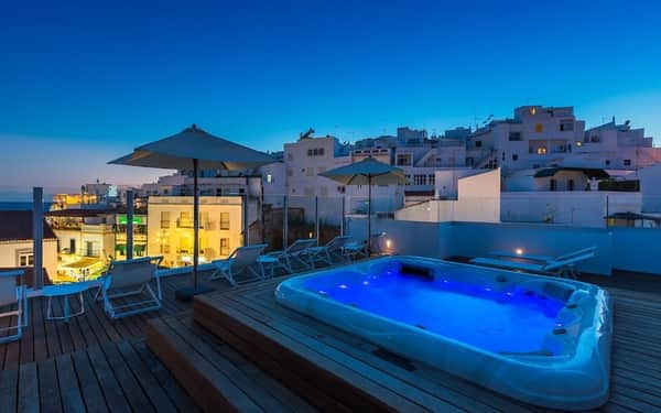 Hotel Baltum: Cat-friendly hotel in Albufeira