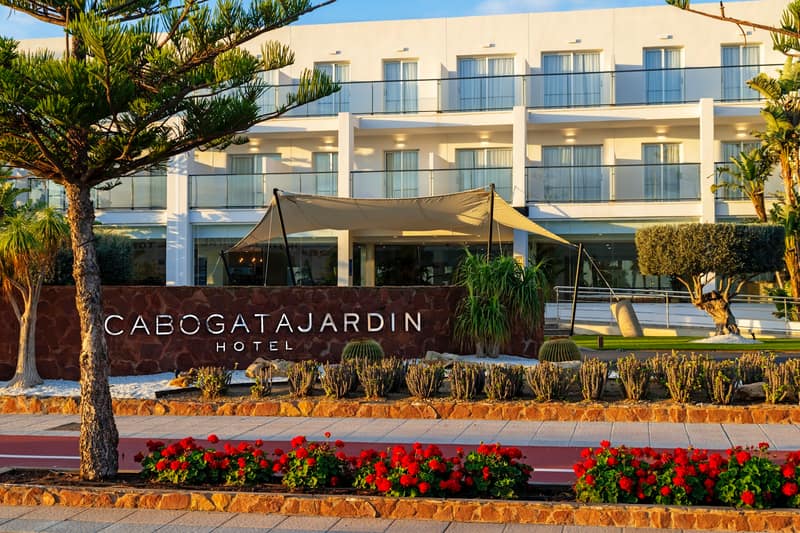 Hotel Cabogata Jardín: Acceso a la playa hotel in Almería