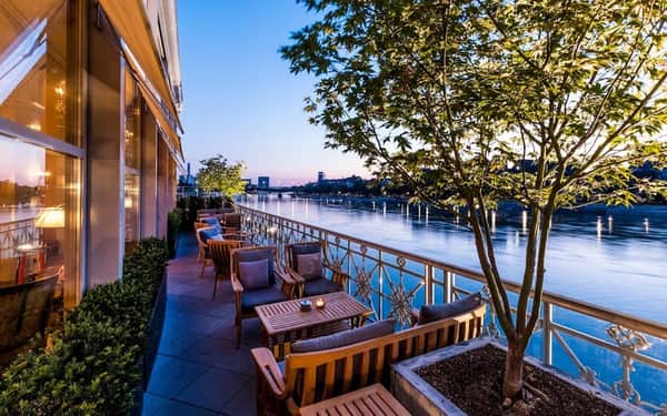 Grand Hotel Les Trois Rois: Cat-friendly hotel in Basel
