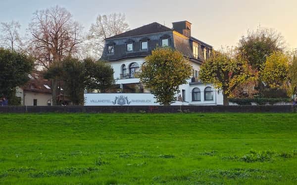 Villahotel Rheinblick: Cat-friendly hotel in Cologne