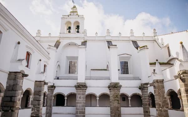 Convento do Espinheiro: Cat-friendly hotel in Évora