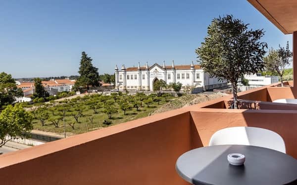 Vitoria Stone Hotel: Cat-friendly hotel in Évora