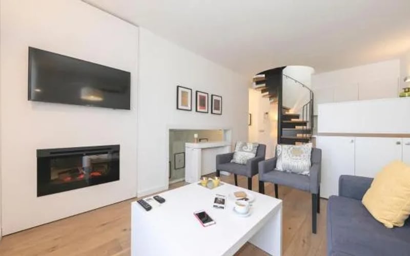 Bravissimo Portal Nou, with private garage: Cat-friendly hotel in Girona