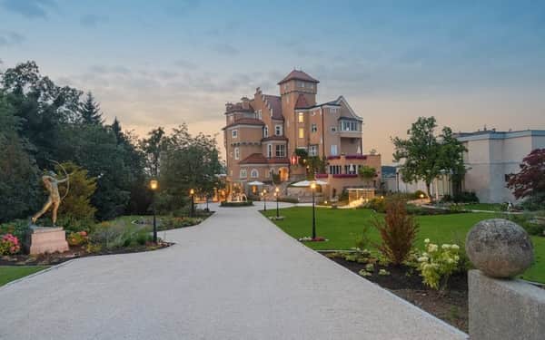 Schloss Mönchstein: Dog-friendly hotel in Salzburg