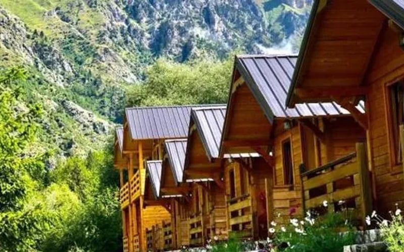 Villas Jezerca: Cat-friendly hotel in Valbona
