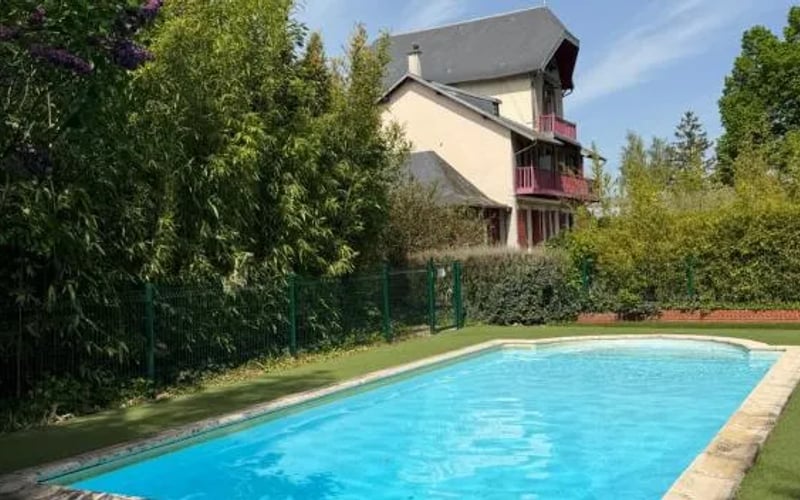 Chambres de charme avec piscine - Le Monde de Charlie - Proche Vichy: Se admiten perros hotel in Vichy