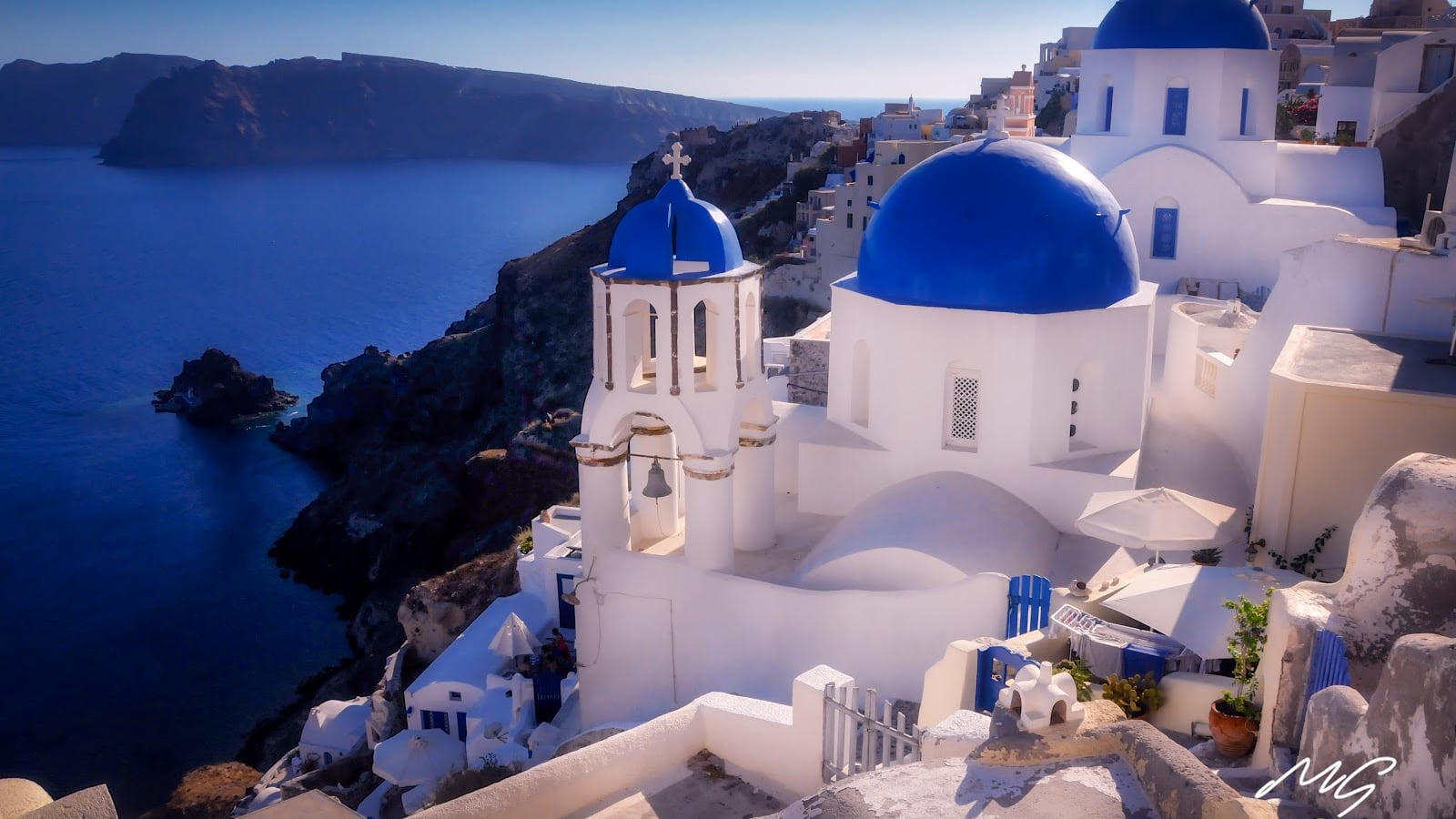 Pet-friendly hotels on Santorini, dog-friendly travel Grecia